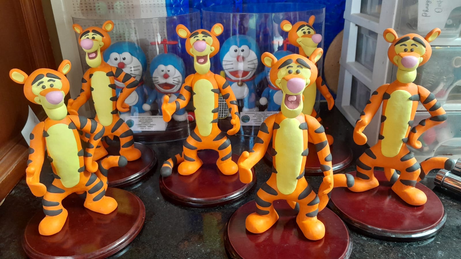 Trofeos en Plastilina y Porcelanicrom - Imagen 2